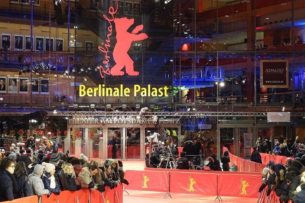 图片来源：20150208 - Berlinale Palast and Red Carpet.JPG（<a href=//commons.wikimedia.org/wiki/User:Tuluqaruk title=，CC BY-SA 4.0，经 Wikimedia Commons）