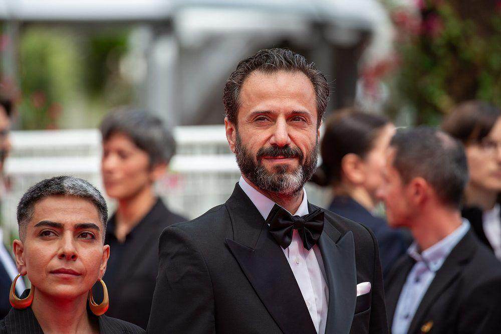图片来源：Ebrahim Azizi on Cannes Film Festival Red Carpet.jpg（<a href=//commons.wikimedia.org/wiki/User:Kacy_Bao title=，CC BY-SA 4.0，经 Wikimedia Commons）