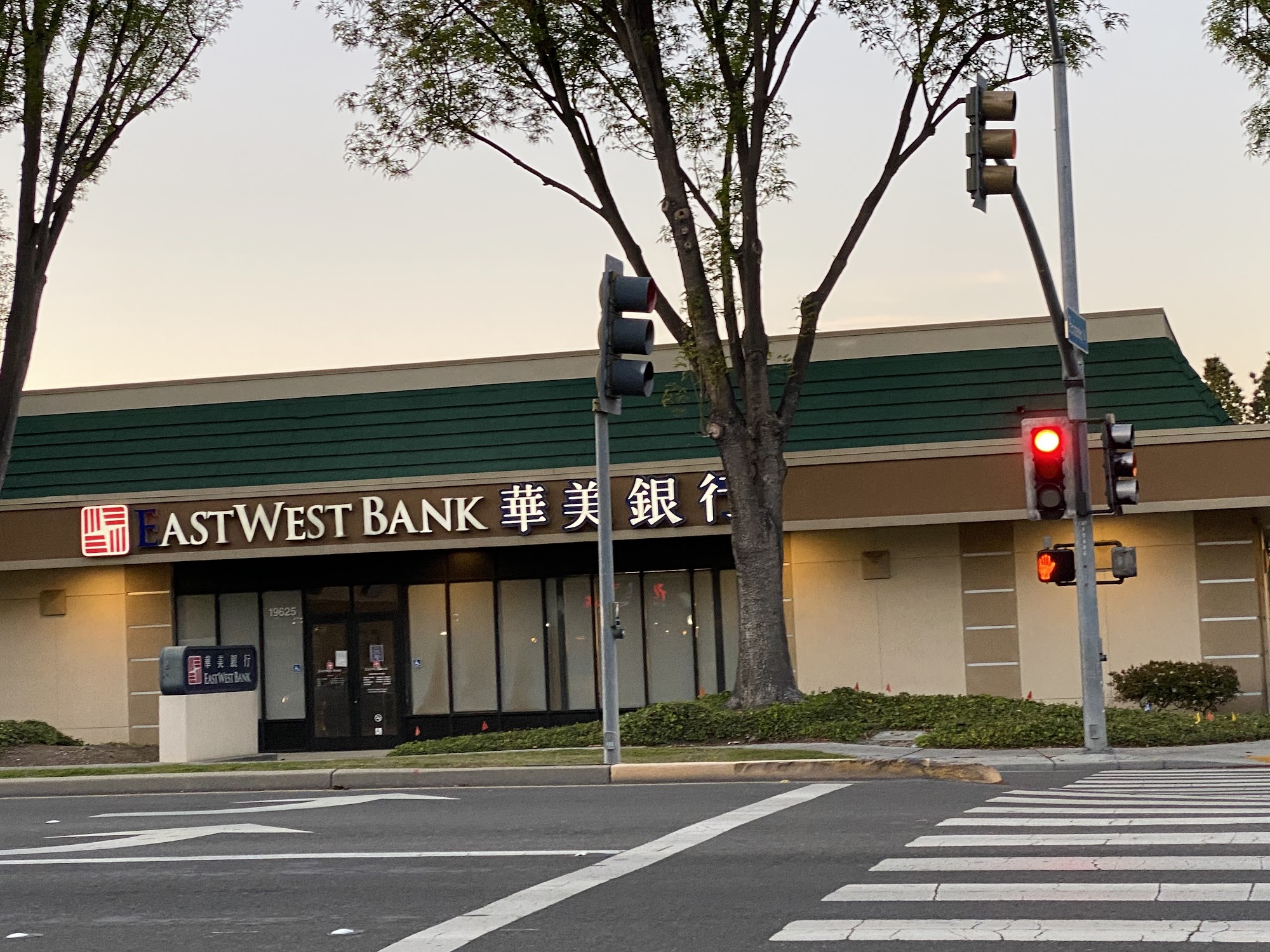 East West Bank 华美银行 (Cupertino)